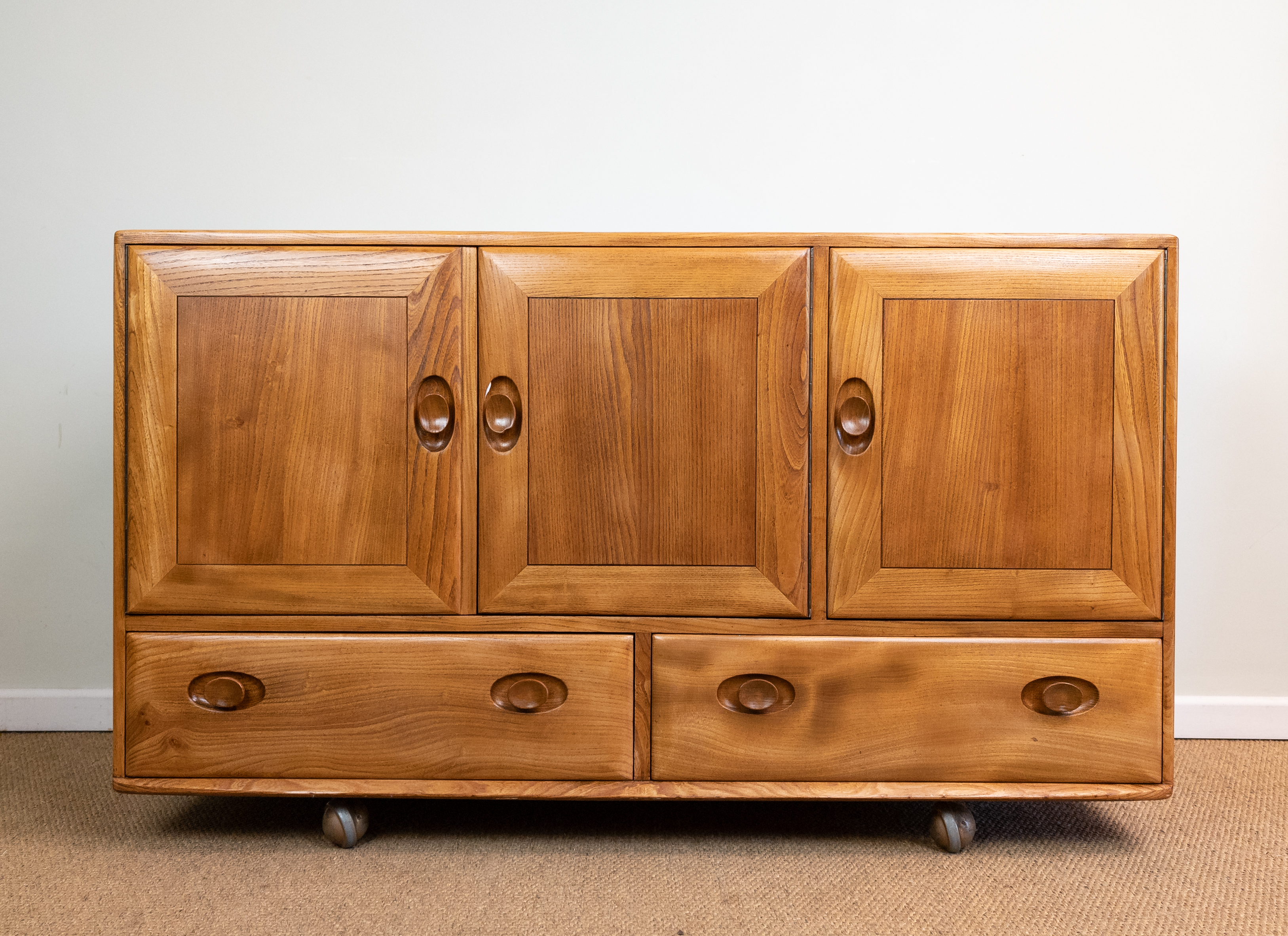 Refinished Vintage Mid Century Ercol 468 Windsor Blonde Elm Sideboard